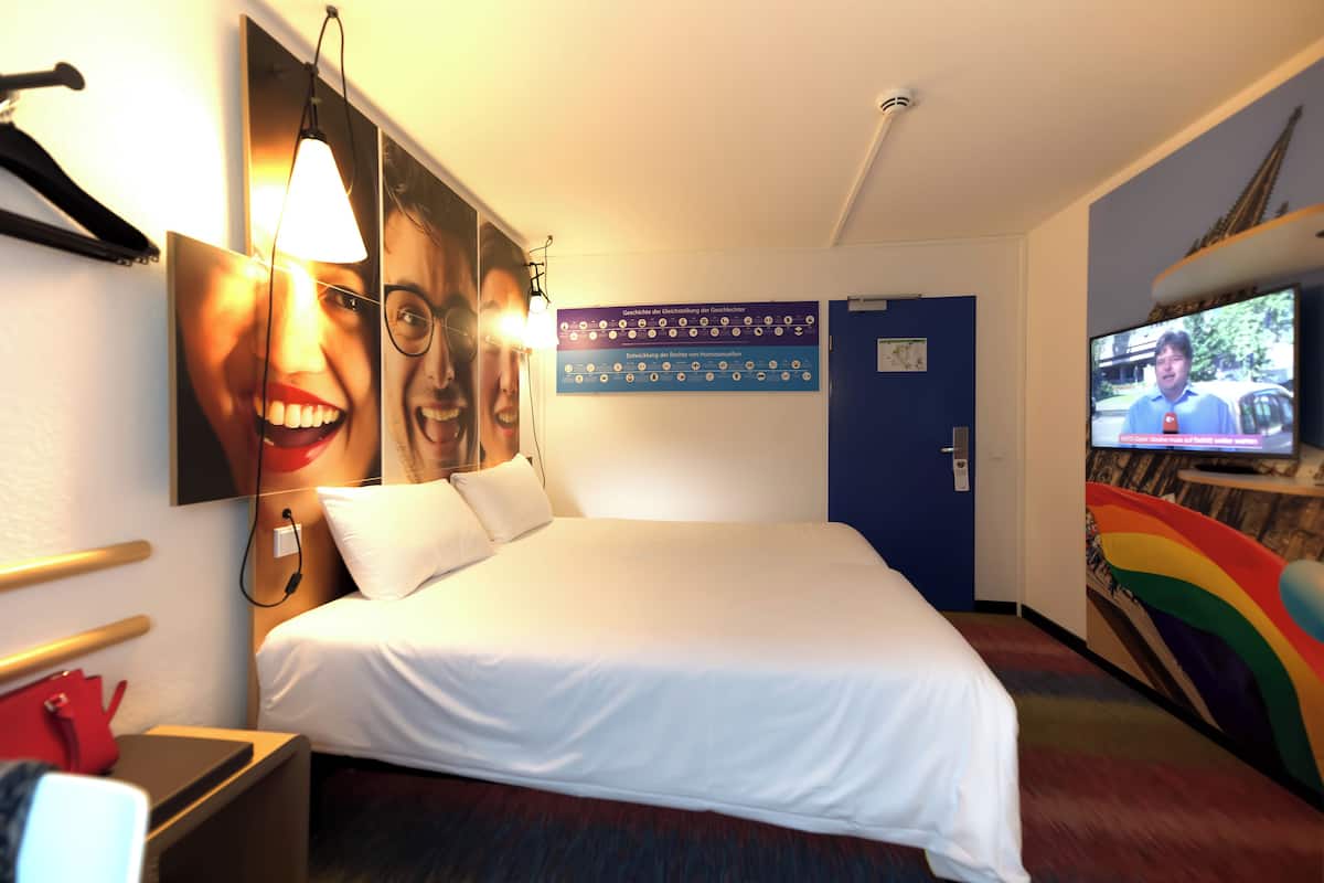 Chambre, 2 lits une place (MyRoom By Sophie) | Literie hypoallergénique, bureau, chambres insonorisées, Wi-Fi gratuit