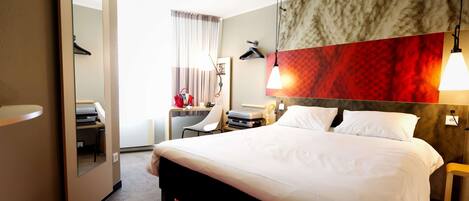 Standard Room, 1 Double Bed | Hypo-allergenic bedding, desk, soundproofing, free WiFi