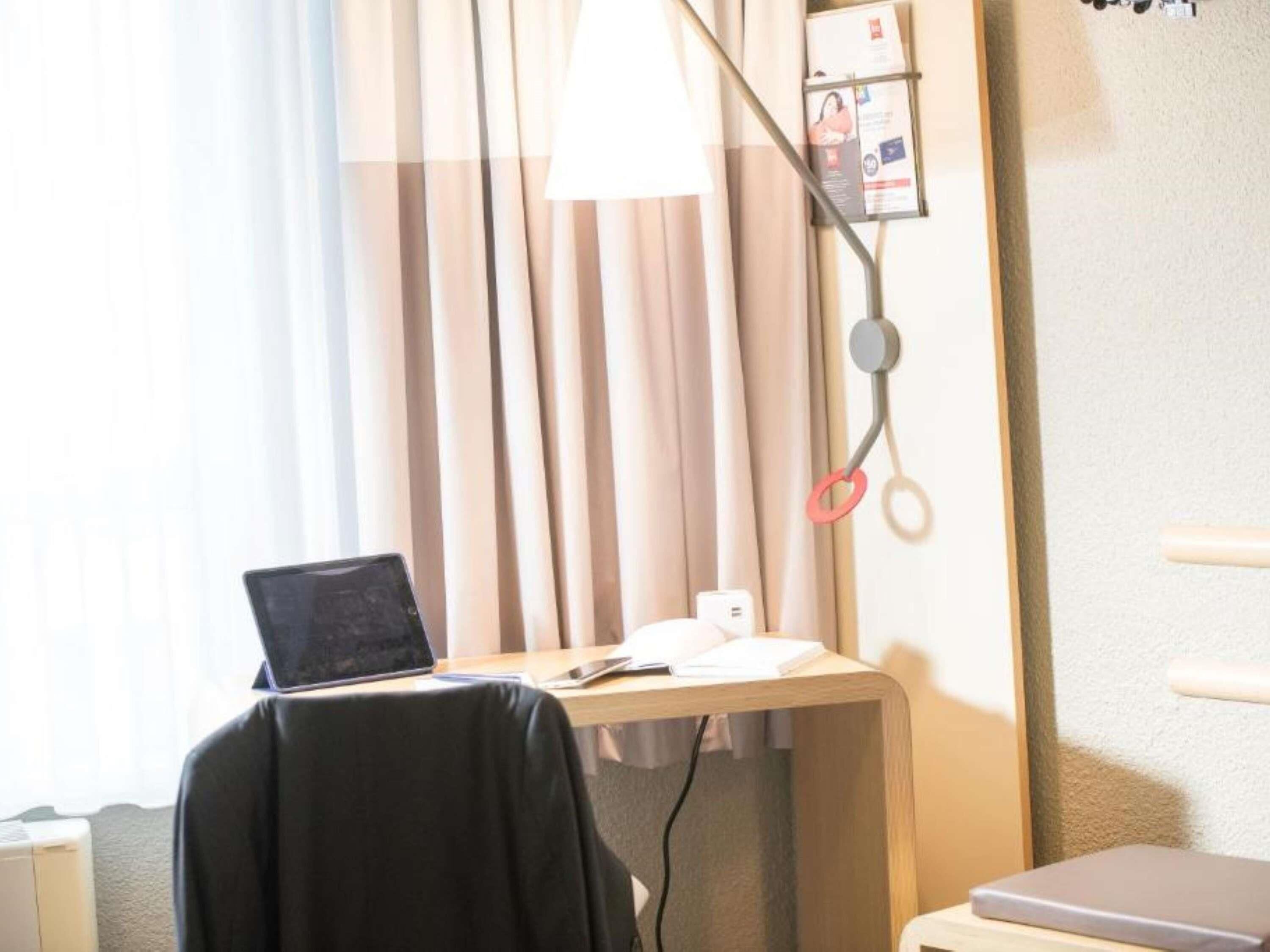 standard room, 2 single beds | hypo-allergenic bedding, desk, soundproofing, free wifi