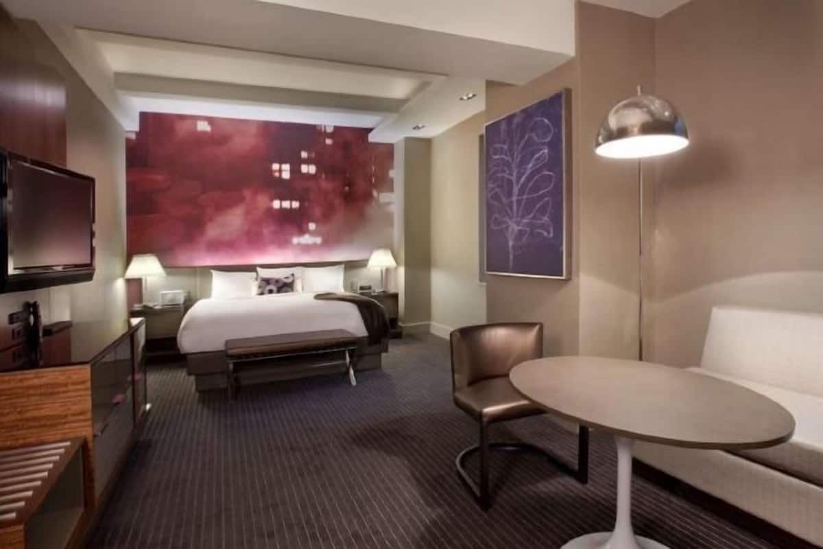 Premium bedding, pillow-top beds, minibar, in-room safe