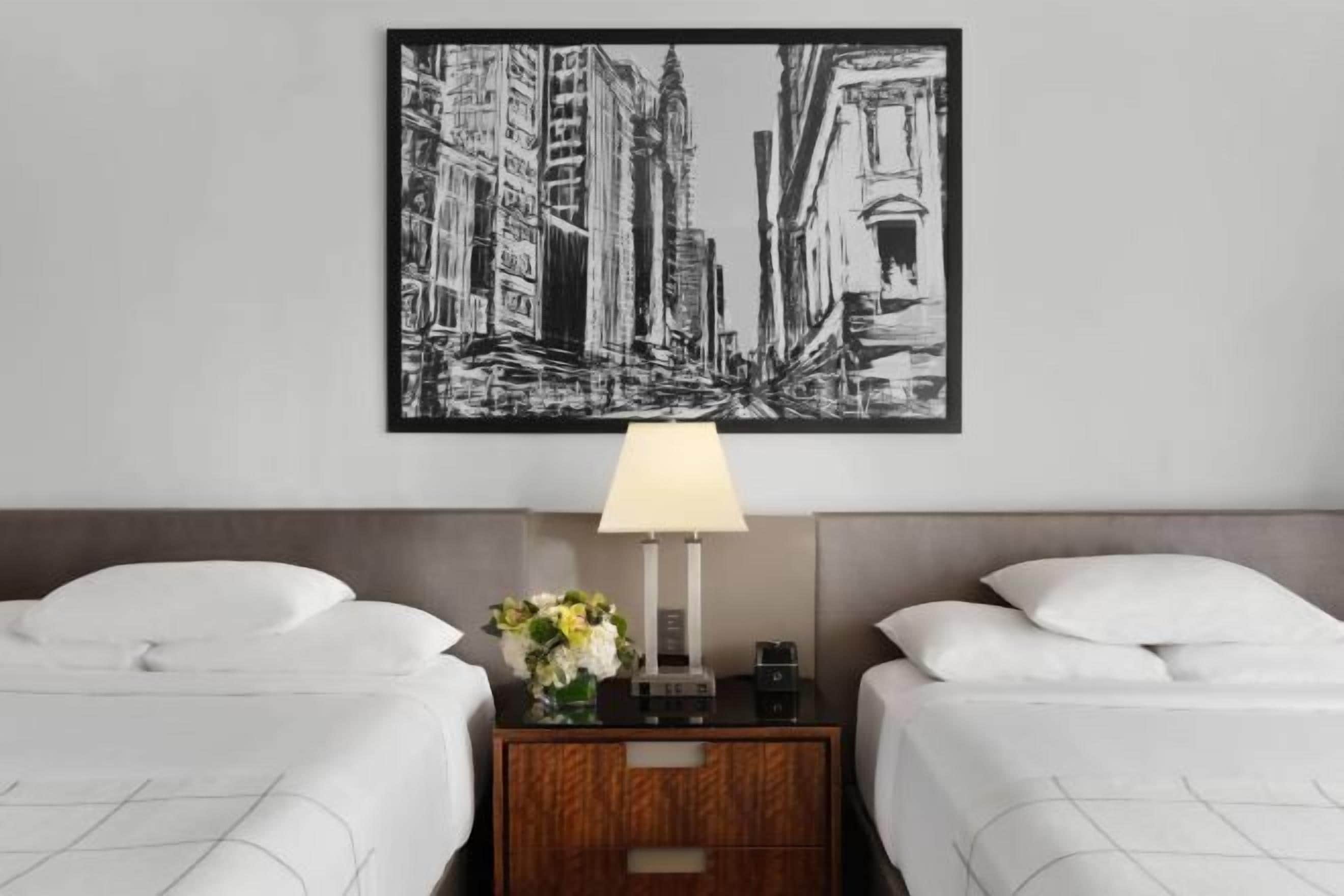 Roupas de cama premium, camas com colchões pillow-top, frigobar