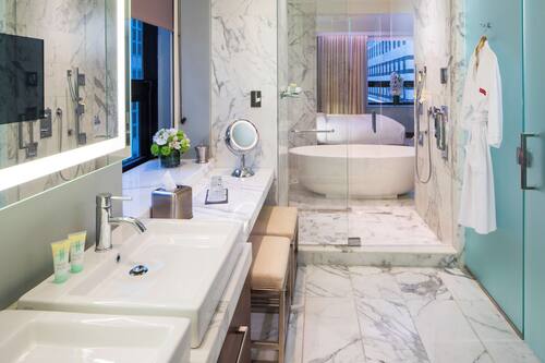 Suite Presidenziale | Bagno | Set di cortesia firmato, asciugacapelli, asciugamani