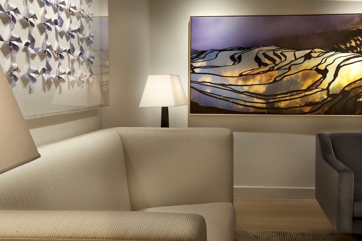 Ropa de cama de alta calidad, colchones con pillow-top y minibar