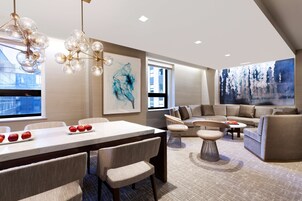 Presidential Suite | Peralatan tempat tidur premium, tilam berlapik, bar mini 