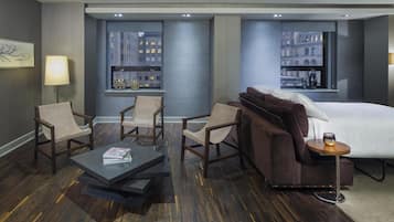 Ropa de cama de alta calidad, colchones con pillow-top y minibar