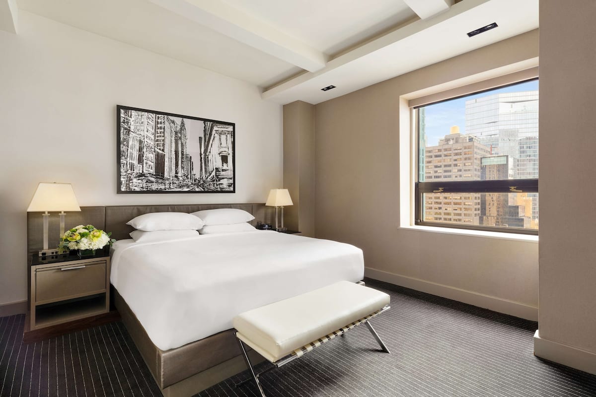 Ropa de cama de alta calidad, colchones con pillow-top y minibar