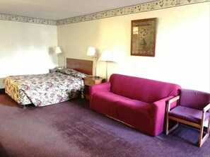 Room, 1 Queen Bed, Non Smoking | Premium bedding, iron/ironing board, free WiFi, bed sheets