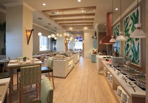 5 restaurants, breakfast served