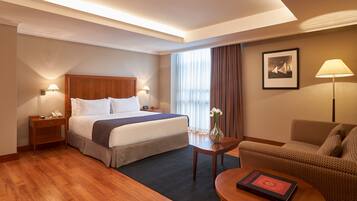 Presidential Suite | Hypo-allergenic bedding, down comforters, in-room safe, desk