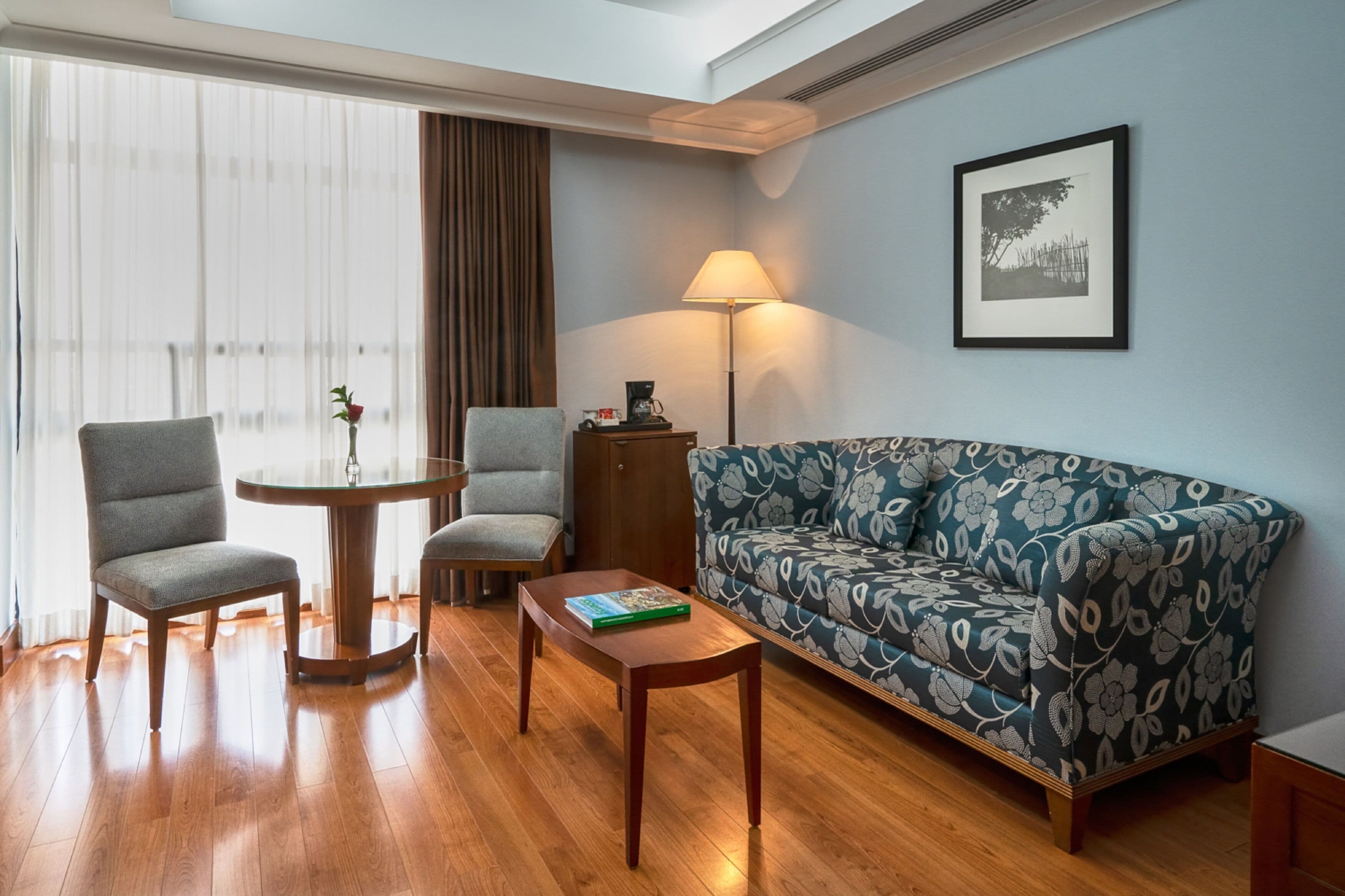 junior suite, 1 bedroom (premium floor) | hypo-allergenic bedding, down duvets, in-room safe, desk