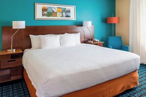 Hypo-allergenic bedding, desk, blackout curtains, iron/ironing board - Fairfield Inn & Suites Findlay (Findlay)