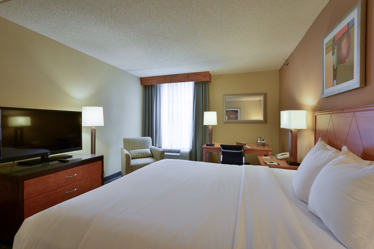 Premium bedding, pillow-top beds, in-room safe, desk