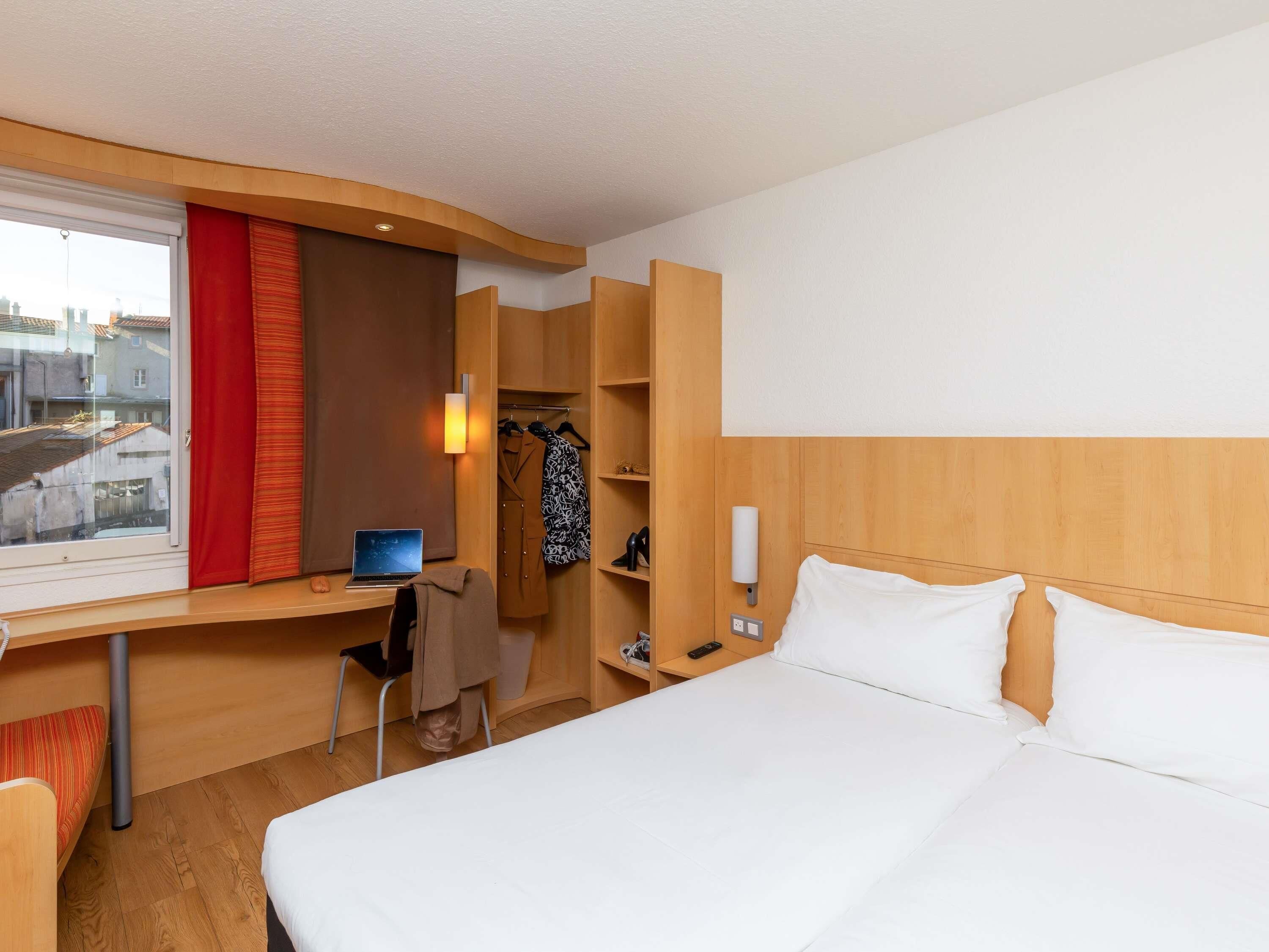 Standard Room, 2 Twin Beds | Premium bedding, pillowtop beds, desk, laptop workspace