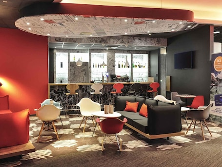 Bar (on property). ibis Le Puy en Velay Centre