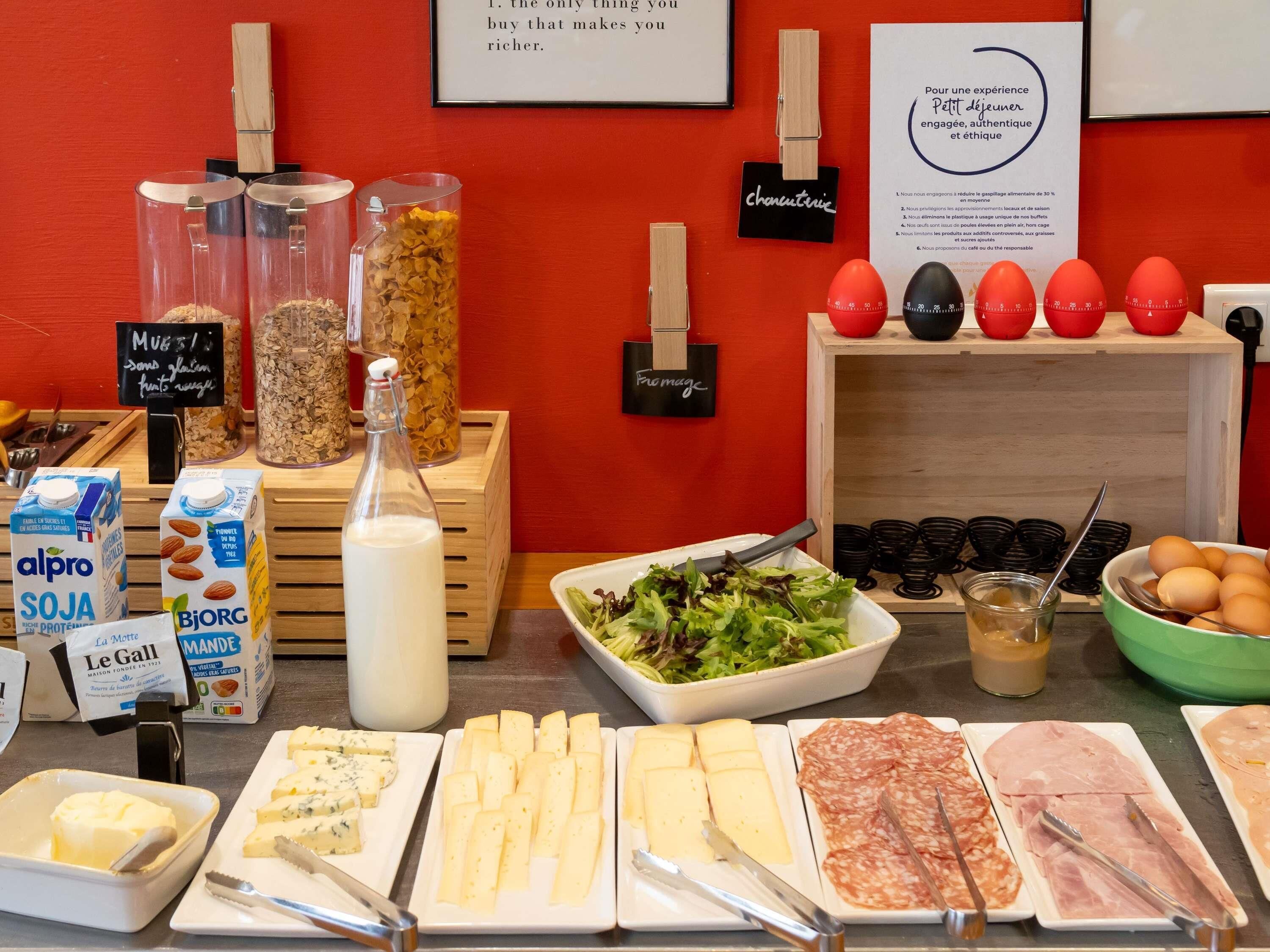 Se ofrece un desayuno bufé todos los días (por un coste adicional)