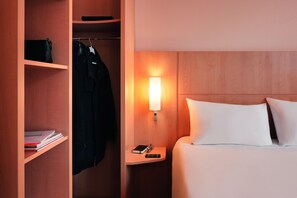 Standard Room, 2 Twin Beds | Premium bedding, pillowtop beds, desk, laptop workspace