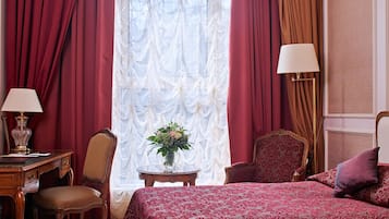 Allergivenligt sengetøj, minibar, pengeskab på værelset, skrivebord