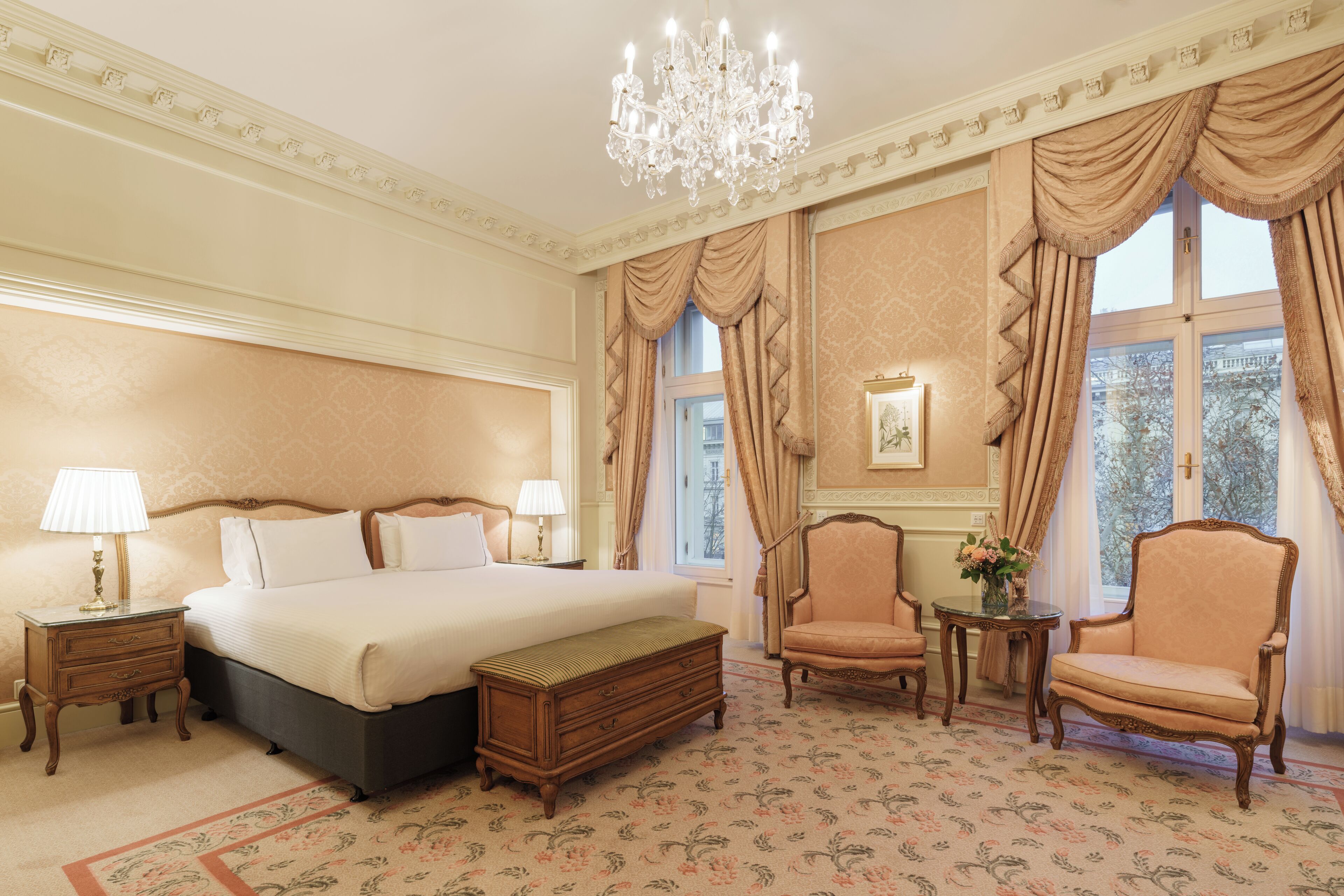 Hypo-allergenic bedding, minibar, in-room safe, desk