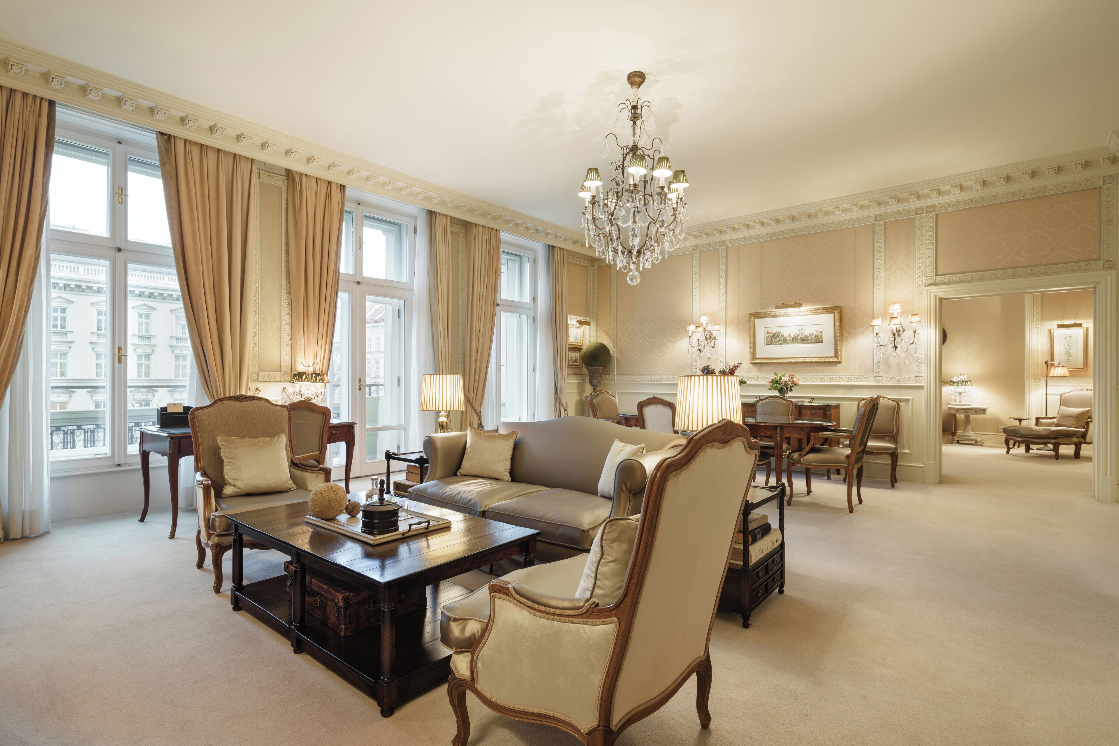 Allergikerbettwaren, Minibar, Zimmersafe, Schreibtisch