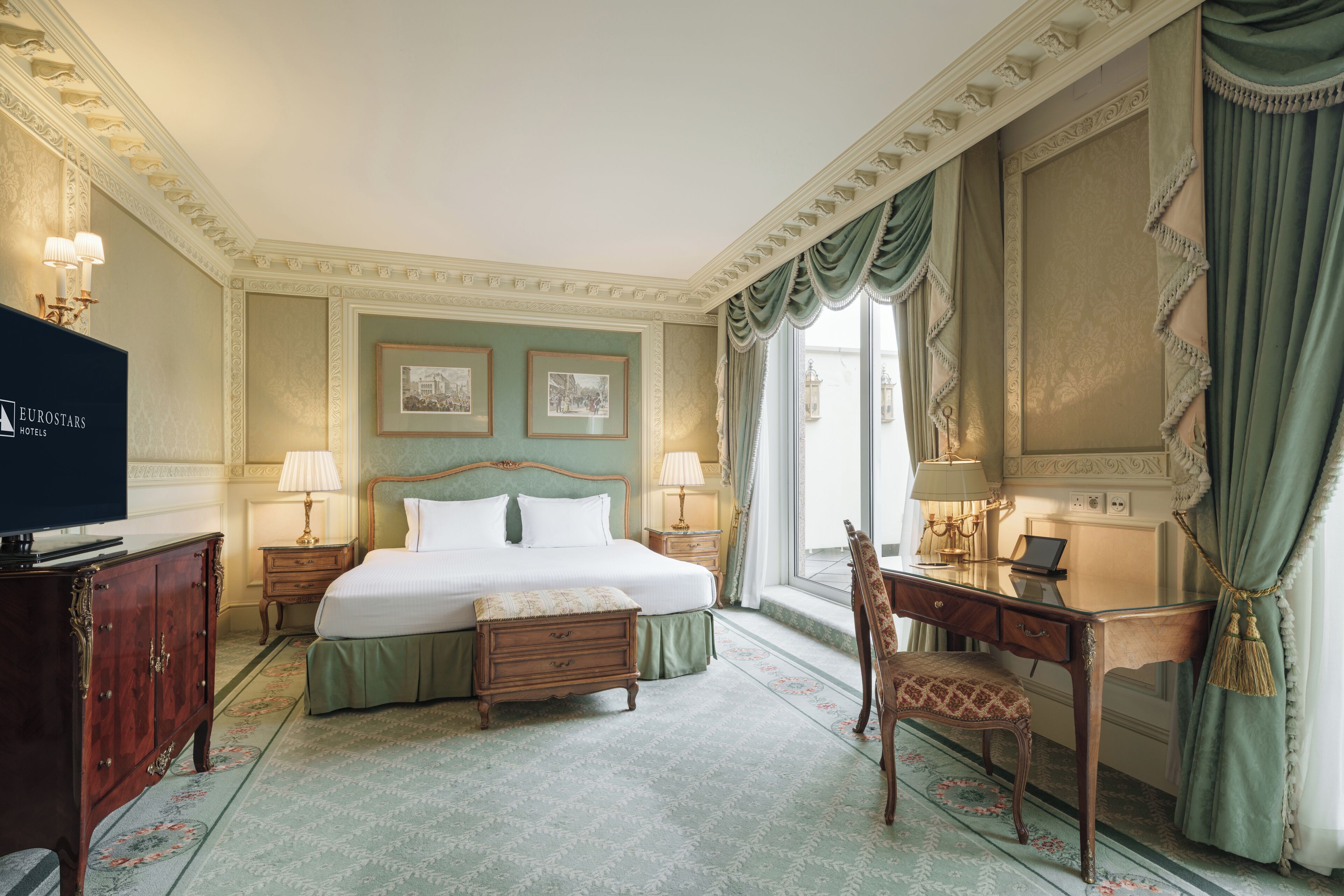 Hypo-allergenic bedding, minibar, in-room safe, desk