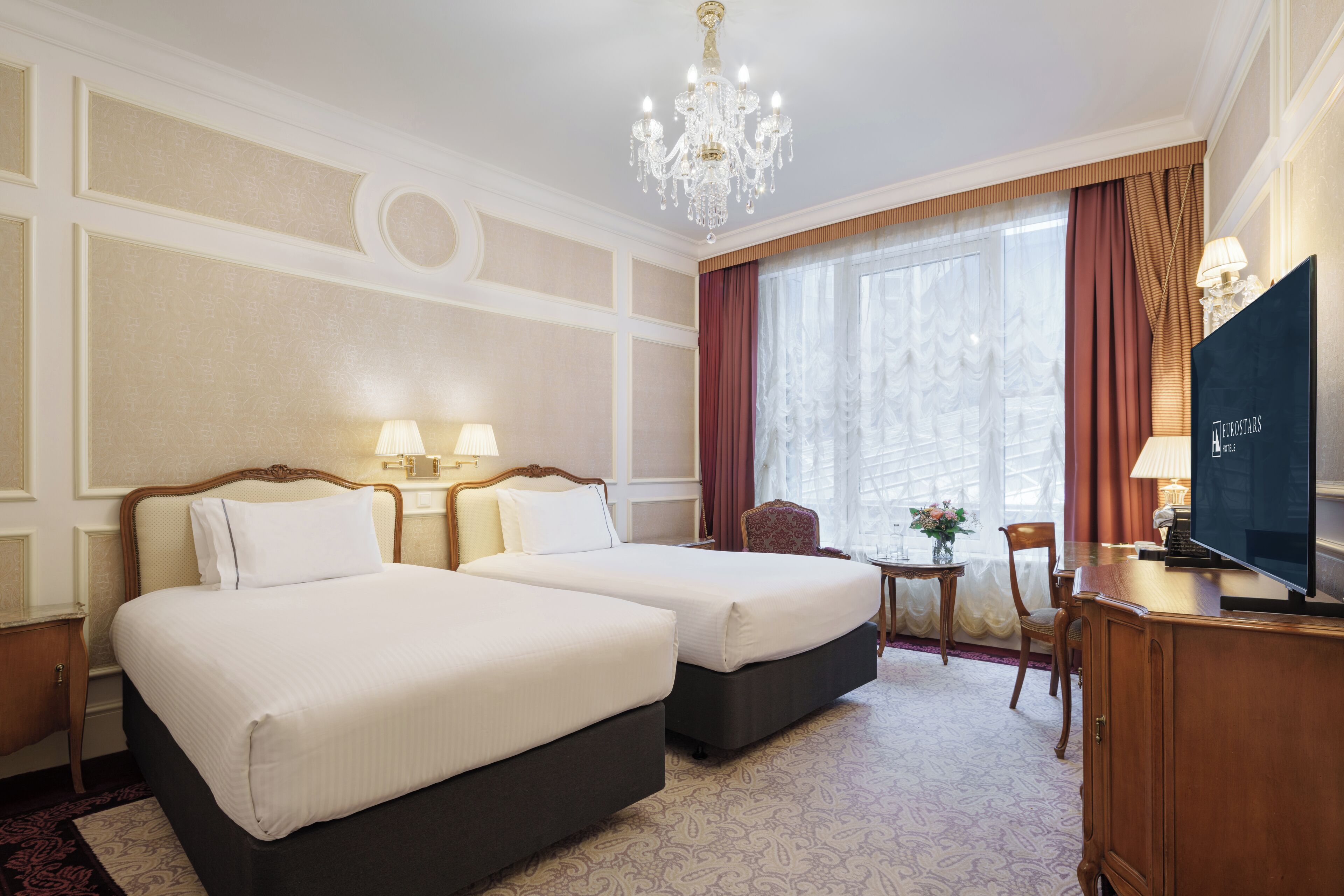 Hypo-allergenic bedding, minibar, in-room safe, desk