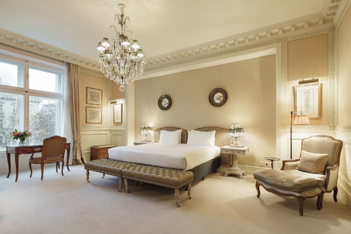 Allergitestet sengetøy, minibar, safe på rommet og skrivebord