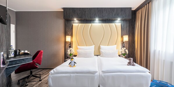 Habitación familiar, 1 cama de matrimonio grande (Cozy Sitting Corner) | Ropa de cama hipoalergénica, caja fuerte, sistema de insonorización
