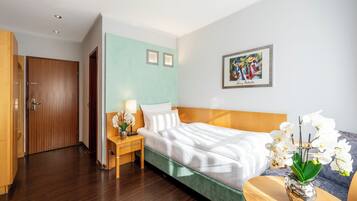 Standard Single Room | Individually decorated, desk, laptop workspace, blackout drapes