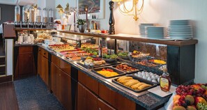 Café da manhã com buffet todos os dias mediante uma taxa