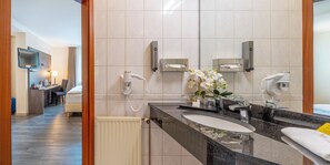 Comfort Room, 1 King Bed (Quiet Location) | Bathroom | Free toiletries, hair dryer, towels