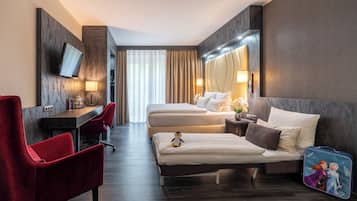 Comfort Room, 1 King Bed | Hypo-allergenic bedding, in-room safe, soundproofing, iron/ironing board