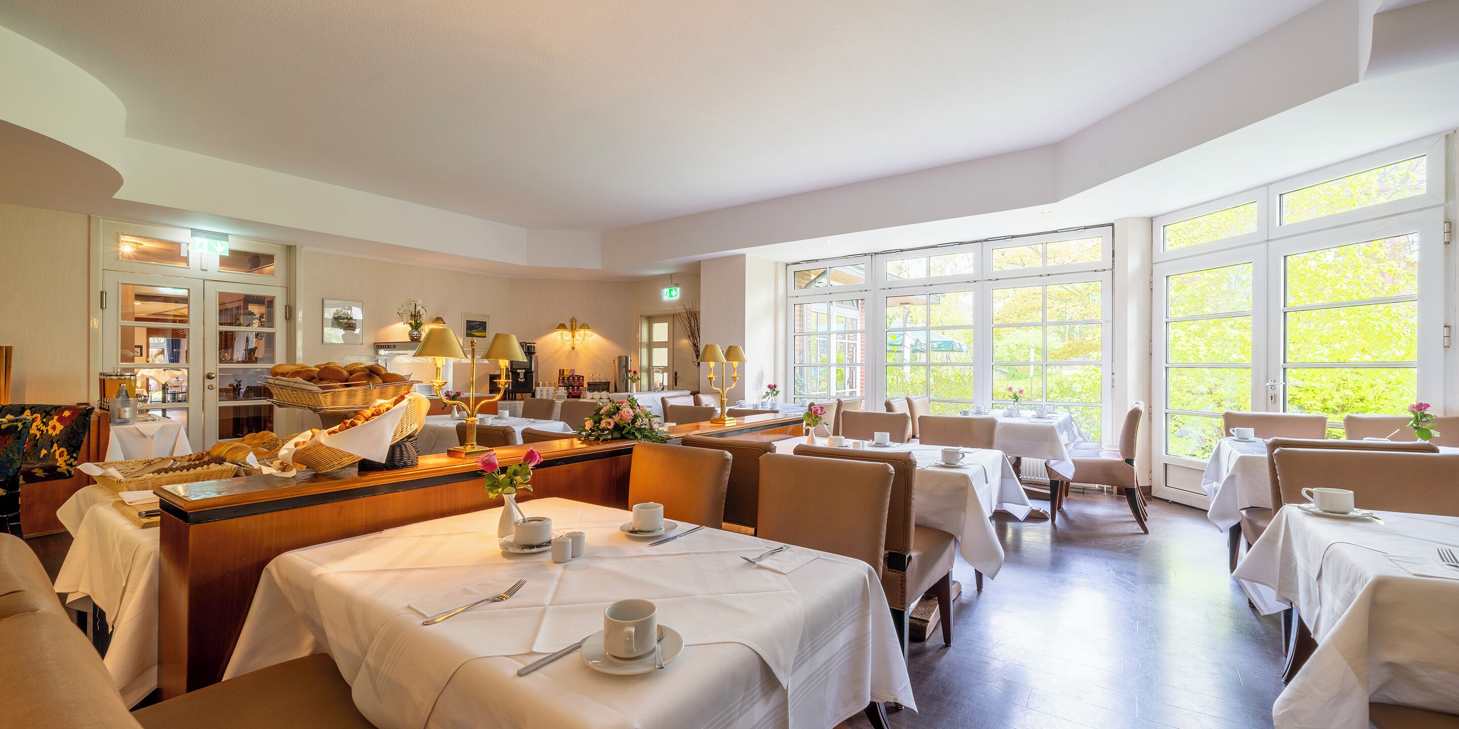 朝食 (ビュッフェ)、毎日提供 (1 名様 19.00 EUR)