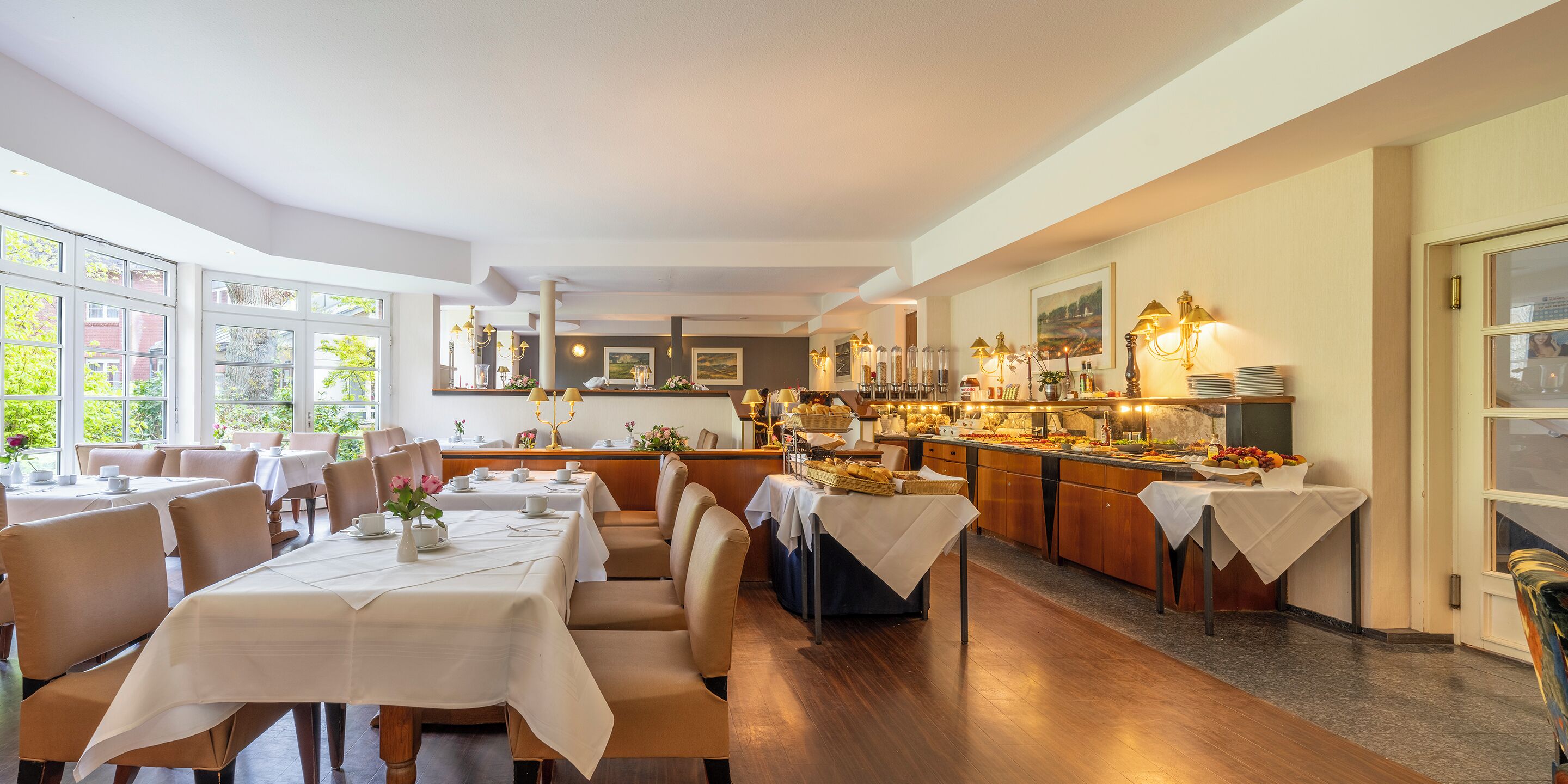 Dagelijks ontbijtbuffet (EUR 17.00 per persoon)