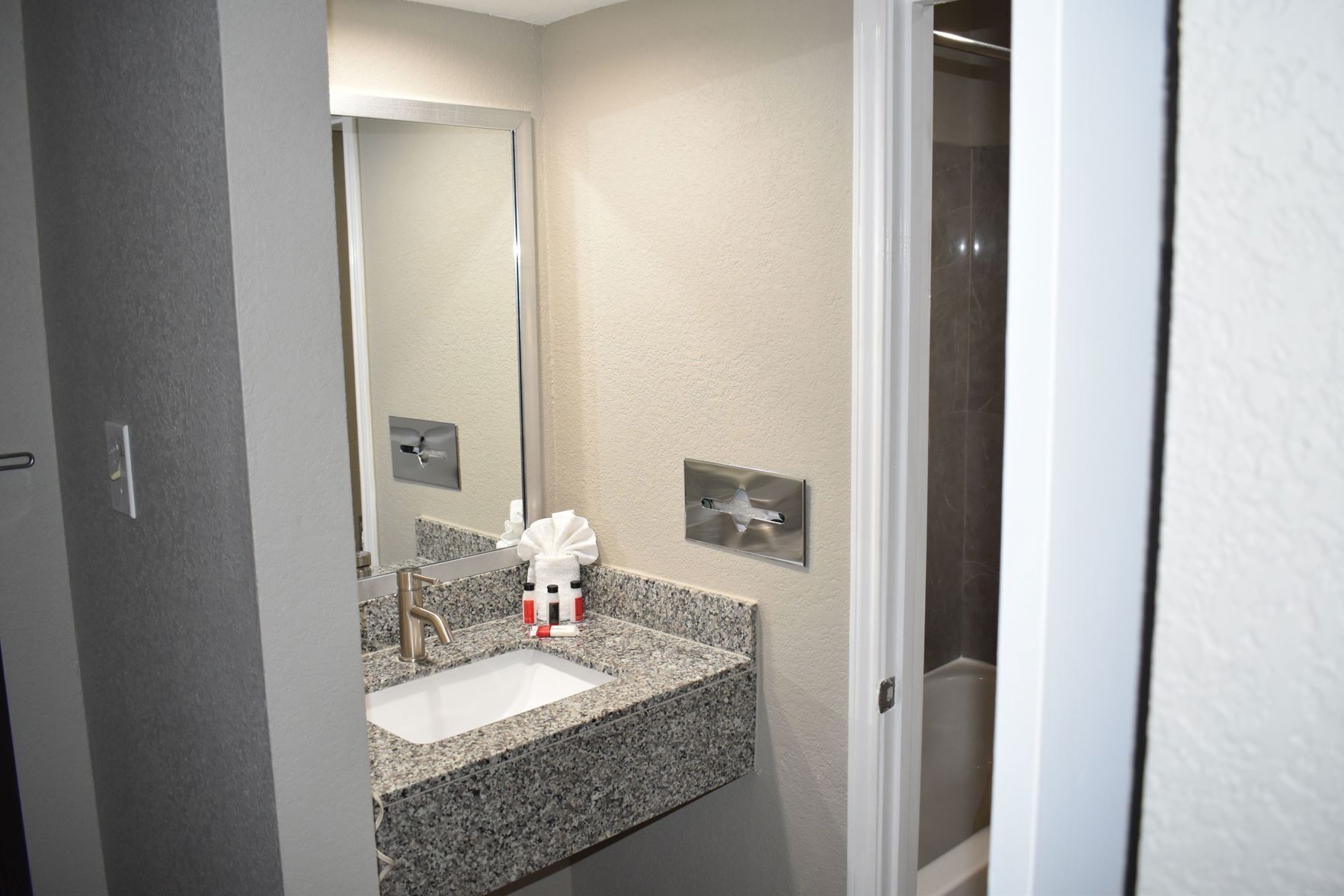 Banyo | Duş/küvet kombinasyonu, saç kurutma makinesi, havlu 