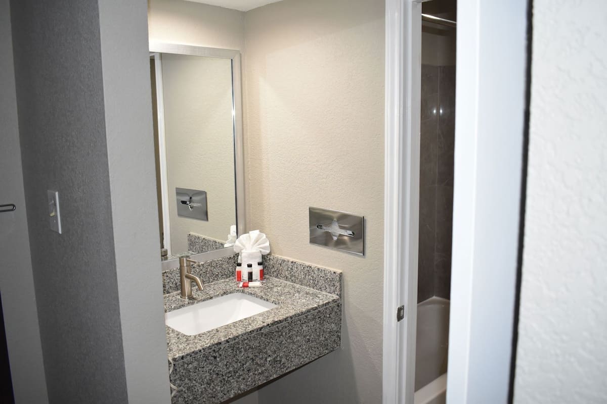 Banyo | Duş/küvet kombinasyonu, saç kurutma makinesi, havlu