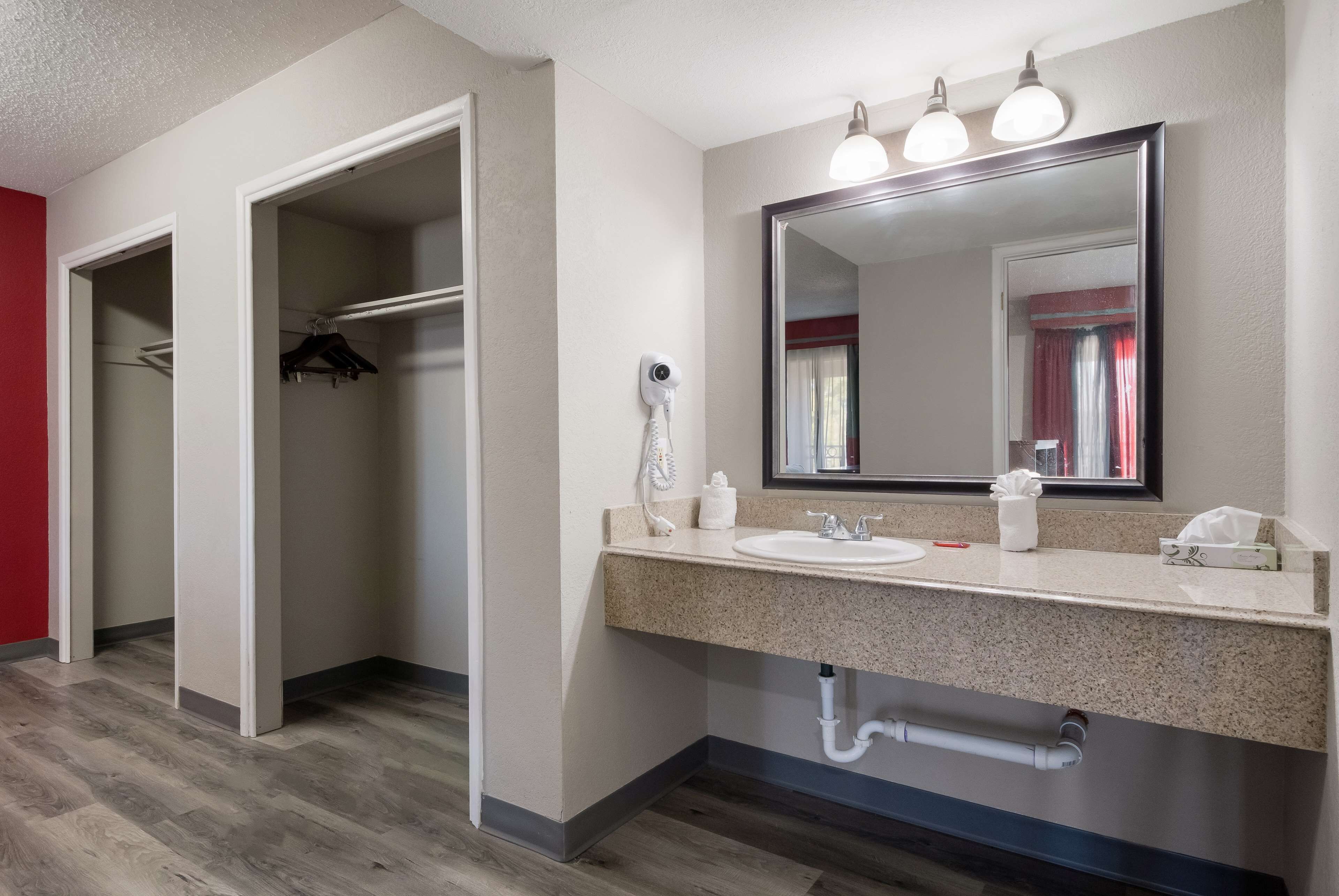 Photo - SureStay Plus Hotel by Best Western San Antonio North