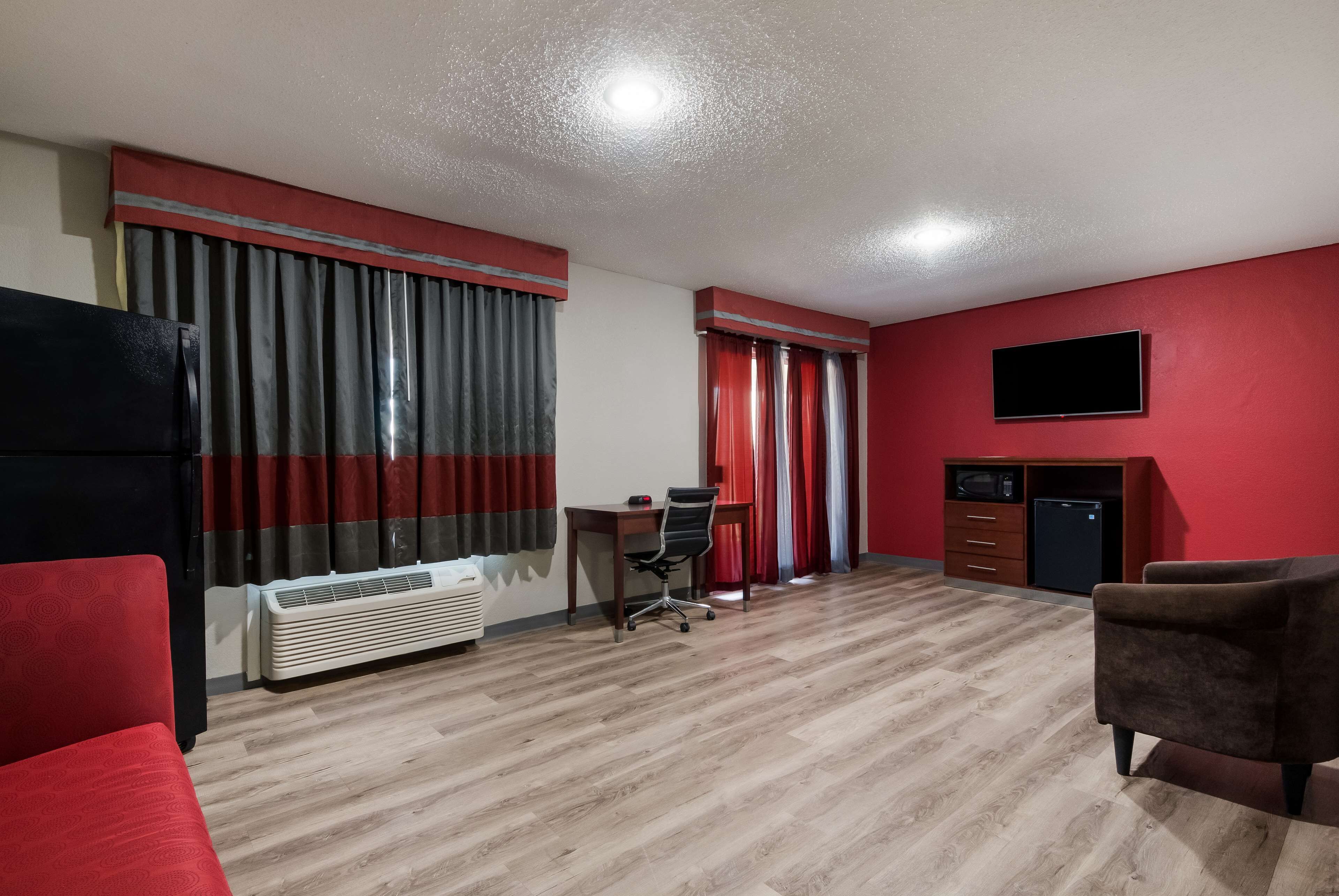 Photo - SureStay Plus Hotel by Best Western San Antonio North