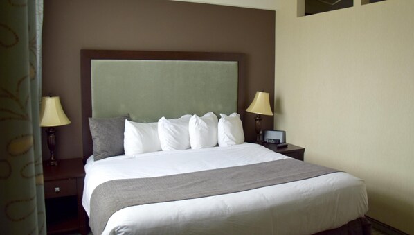 Premium Suite, 1 King Bed (Coast Premium King Junior Suite)