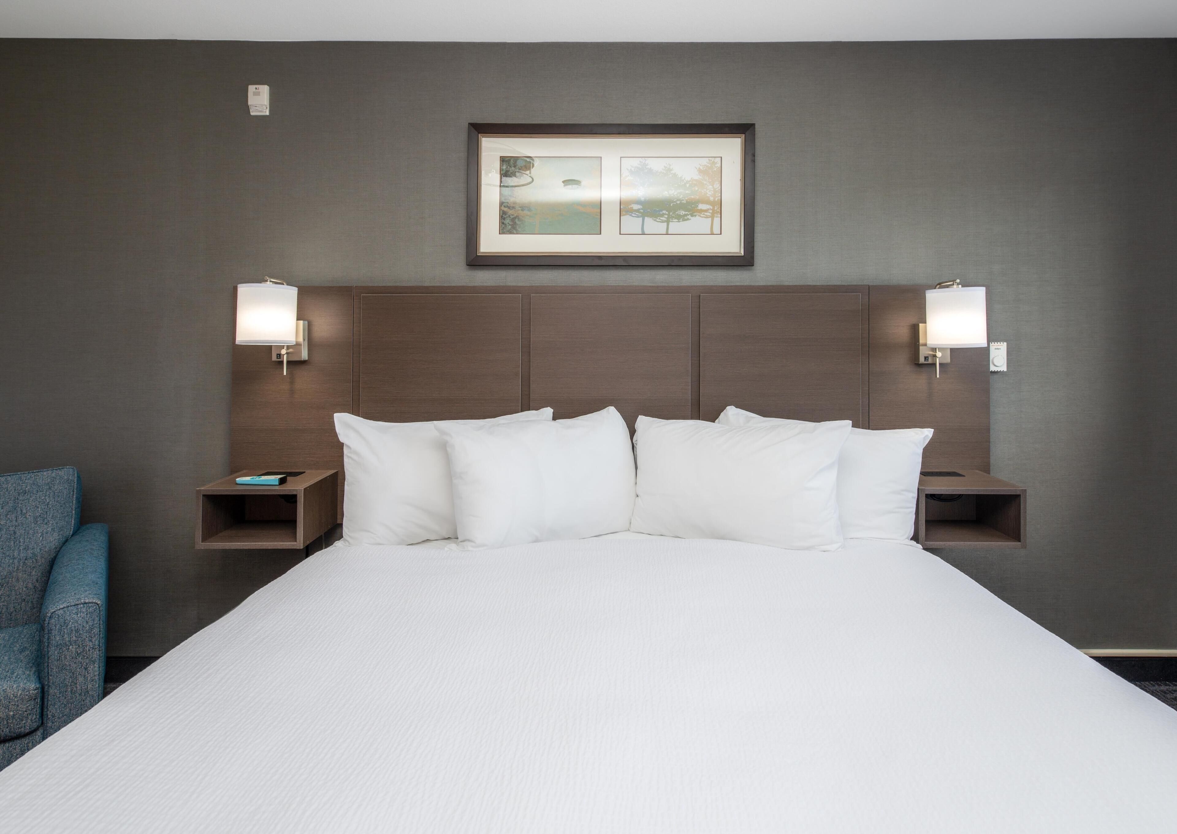 Premium bedding, down duvets, desk, blackout curtains