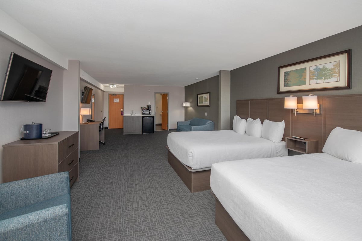 Premium Room, 2 Queen Beds (Coast Two Queens with Sofa Bed)