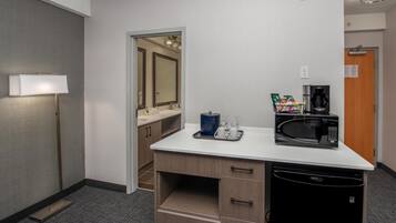 Suite Prestige, 1 très grand lit | Literie de qualité, couette en duvet, bureau, rideaux d’obscurcissement
