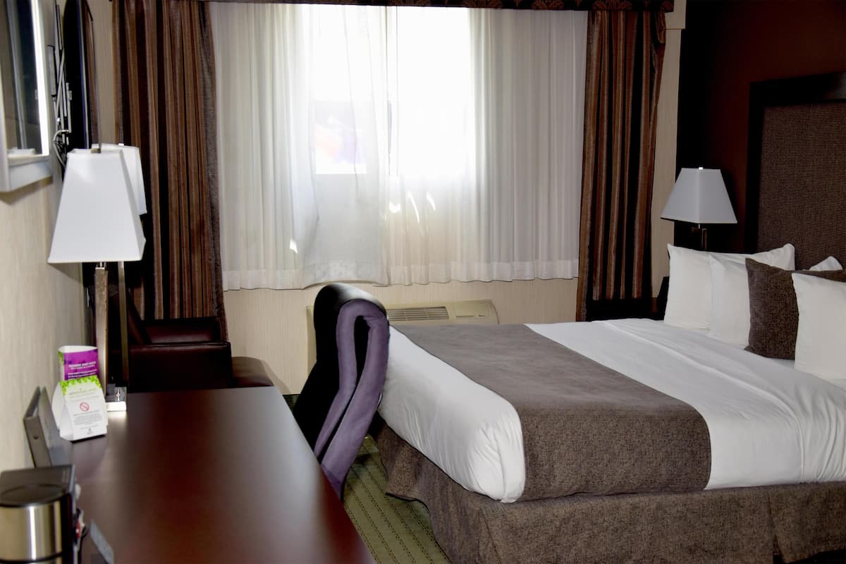 Superior Room, 1 King Bed (Coast King) | Premium bedding, down comforters, desk, blackout drapes