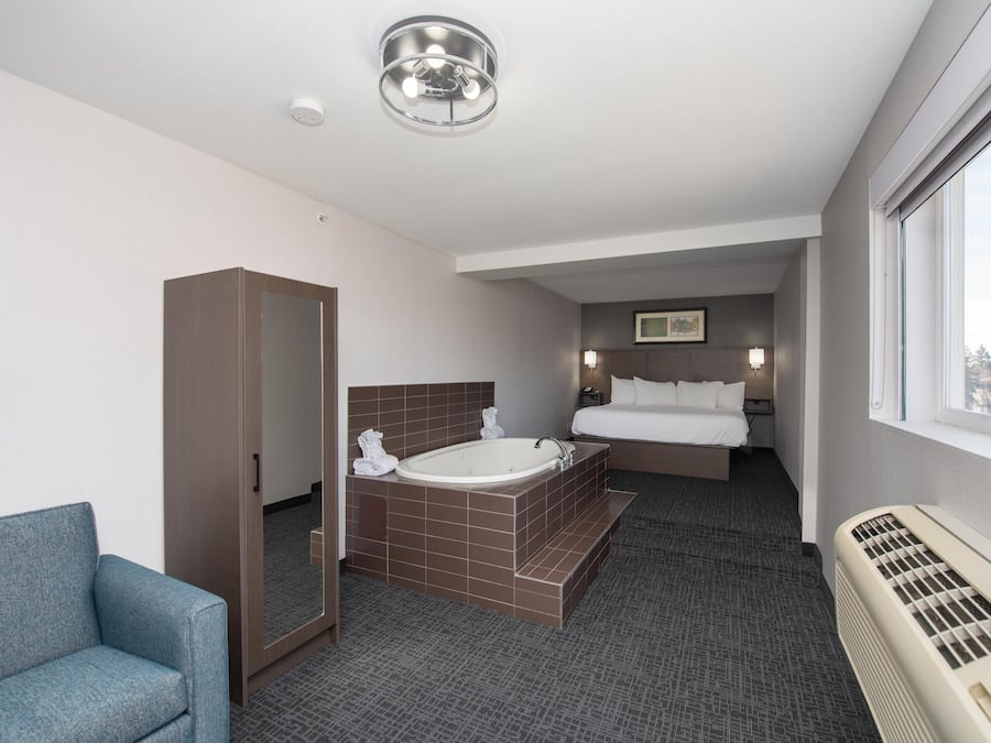 Presidentiële suite, 1 kingsize bed, bubbelbad | Luxe beddengoed, donzen dekbedden, een bureau, verduisterende gordijnen