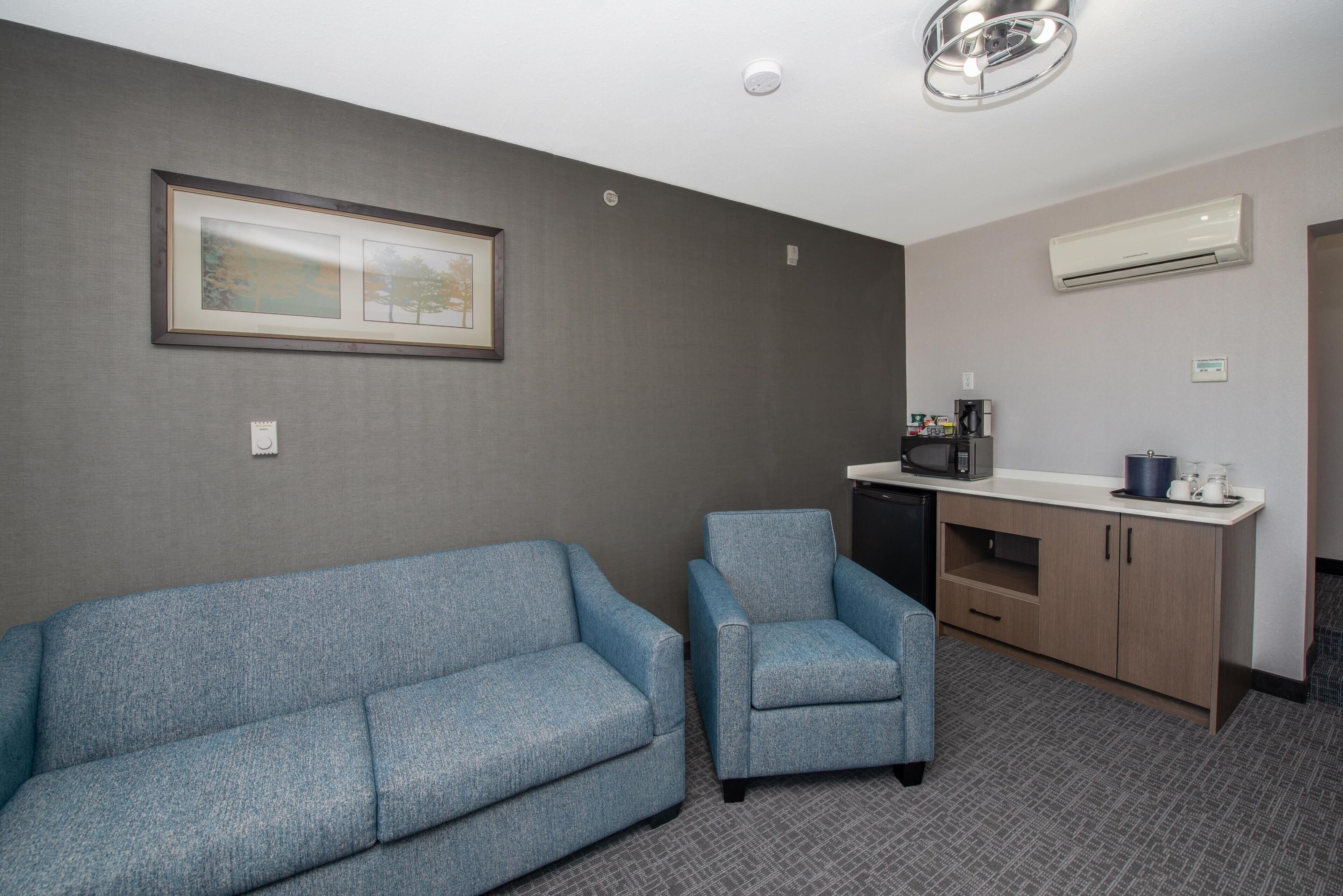 Premium Suite, 1 King Bed (Coast Premium King Junior Suite) | Premium bedding, down duvets, desk, blackout curtains