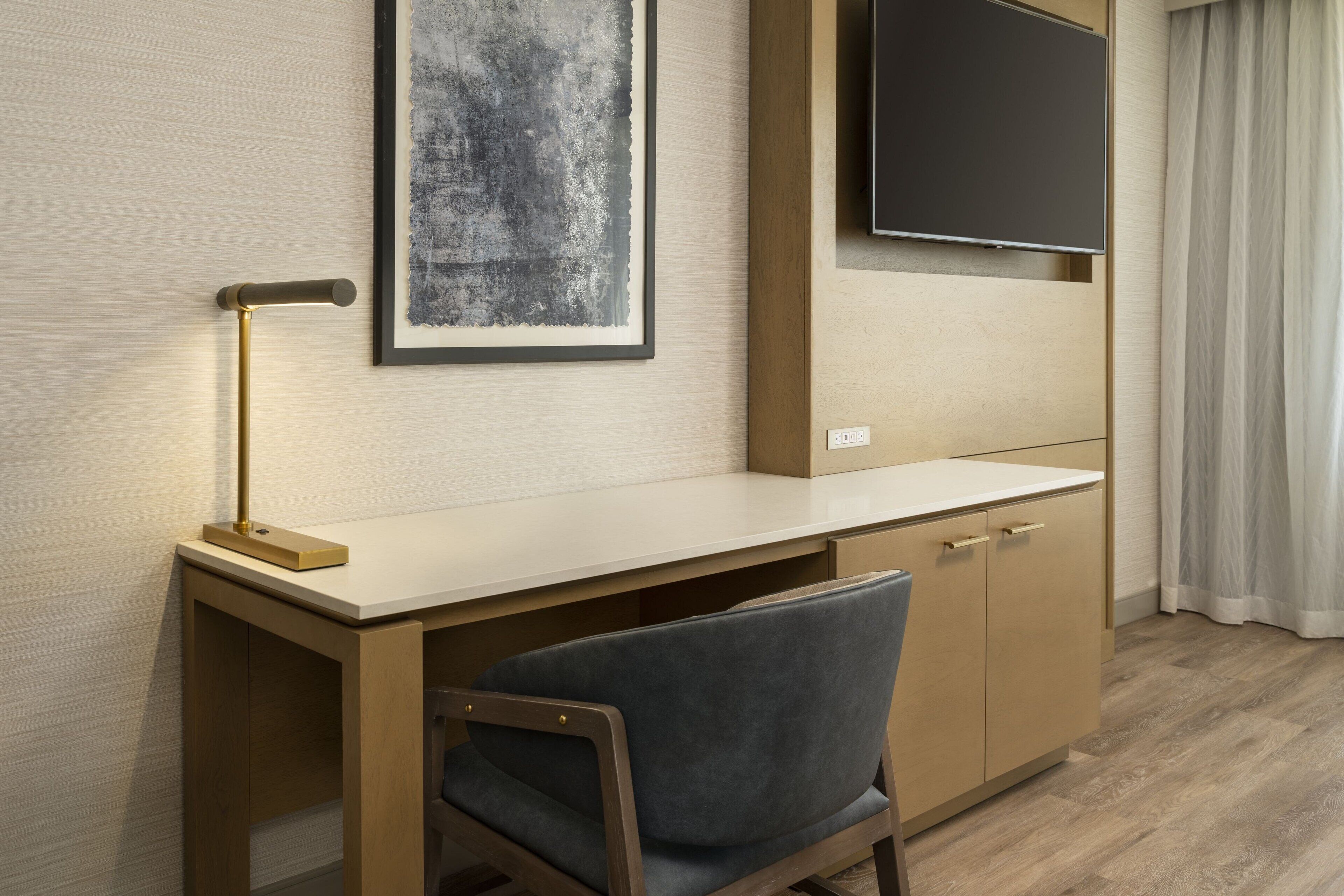 premium bedding, pillow-top beds, in-room safe, desk