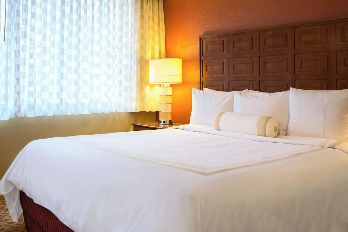 Premium bedding, down duvets, desk, iron/ironing board