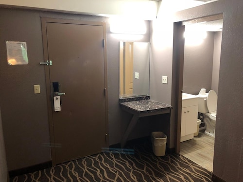 Economy Inn North Randall