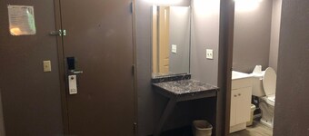 Economy Inn North Randall