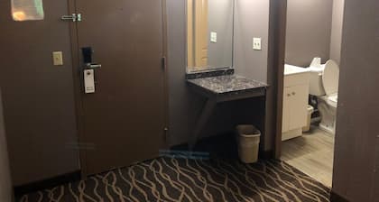 Economy Inn North Randall