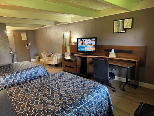 Economy Inn North Randall